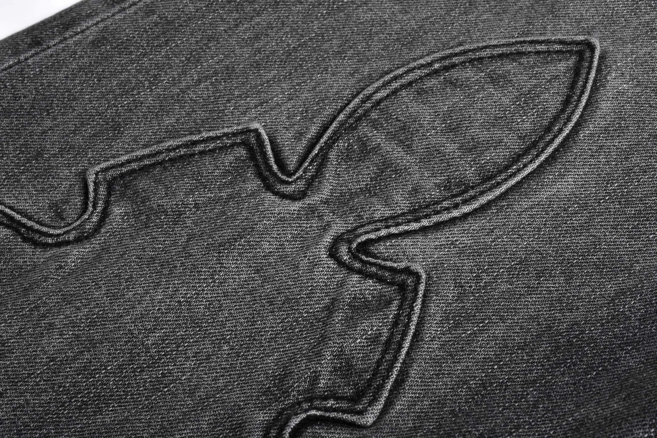 🅿️840 [Exclusive supply] CH Crow Heart Limited Flame Patch Leather Jeans CH This jeans is a store VIP limited edition (can only be purchased by store VIPs) and is not an official website model, so it is even rarer. When we got it back, we found that these pants were different from the usual 501 version. These pants were made from CH's own soleplate, not the 501 soleplate. So I can only customize the fabrics myself and rely on various relationships to get the raw material fabrics. The washing process also took dozens of attempts to finally achieve the effect we wanted. This pair of pants uses a total of 35 pieces of leather, all of which are second-layer cowhide. Therefore, whether the material is leather label or wash label, fabric or hardware, the mold needs to be re-opened and the cross must be sewn manually (for restoration, it can only be done manually) Size: 32-34-36-38